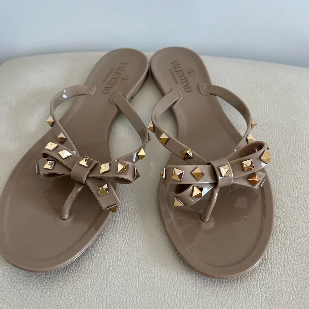 Valentino Garavani Rockstud Jelly Thong Flat Sandal’s Women’s Size 40 - Picture 10 of 11